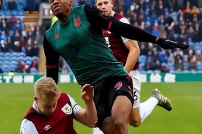 刚刚！关键时刻瓦伦西亚备战中超冲刺阶段阿斯顿维拉调整名单以备欧联，皇家社会刷新队史纪录备战CBA常规赛的简单介绍官方网站